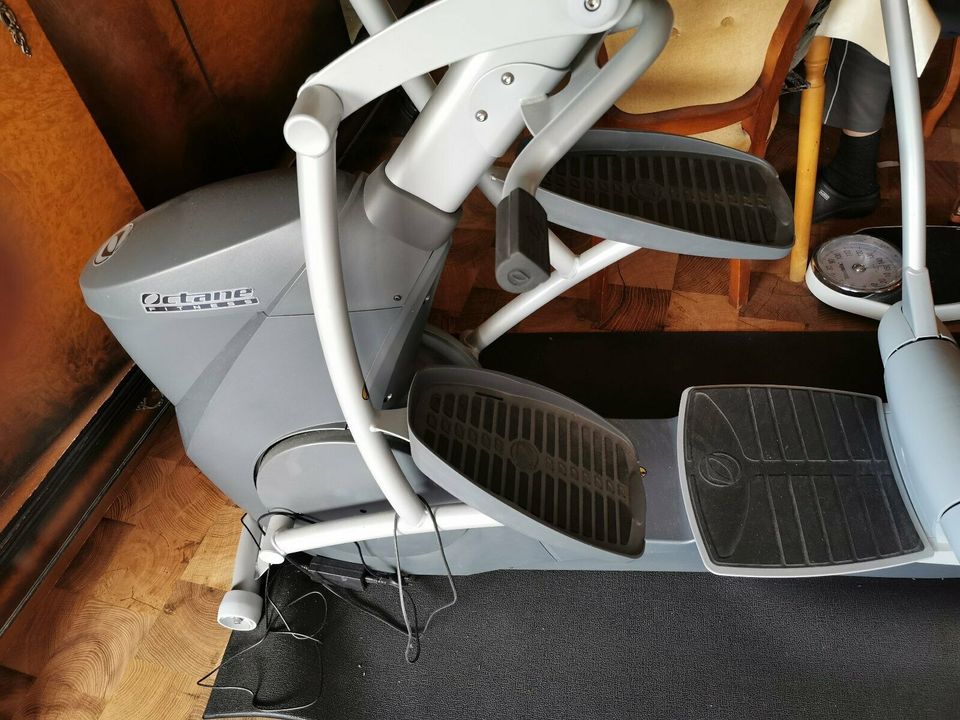 Octane Fitness XR6xi Profi Trainer Liege Ergometer Crosstrainer in Schwarmstedt