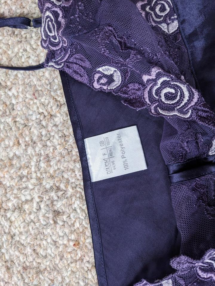 Tolle Satin Nachtwäsche 44 Hemdchen Pyjama lila Spitze leicht in Hennigsdorf