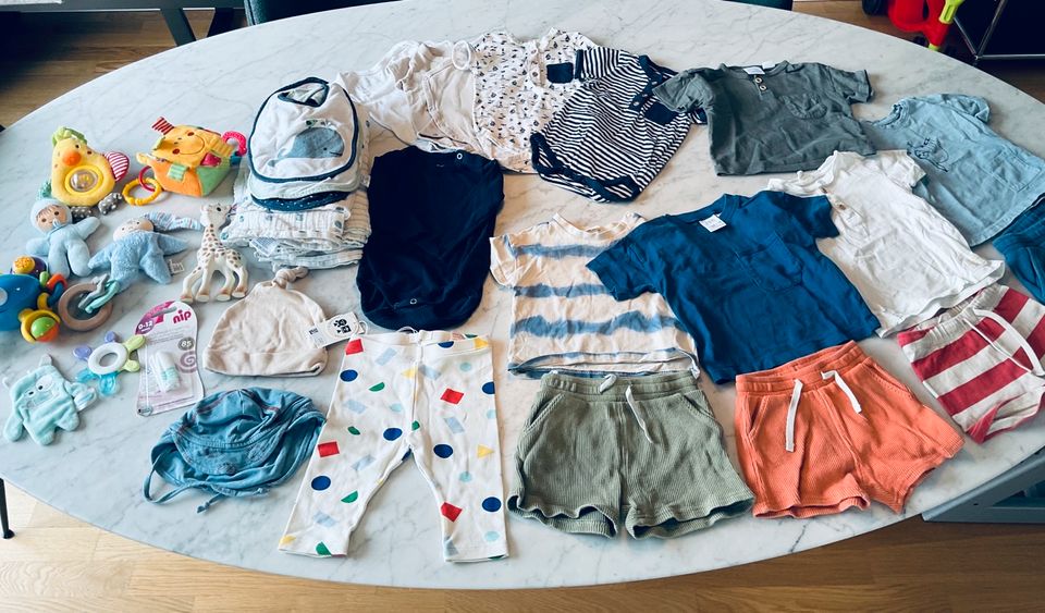 Kleiderpaket Jungen 62 68 Sommer 3-9 Monate Shirt Hose bunt in München