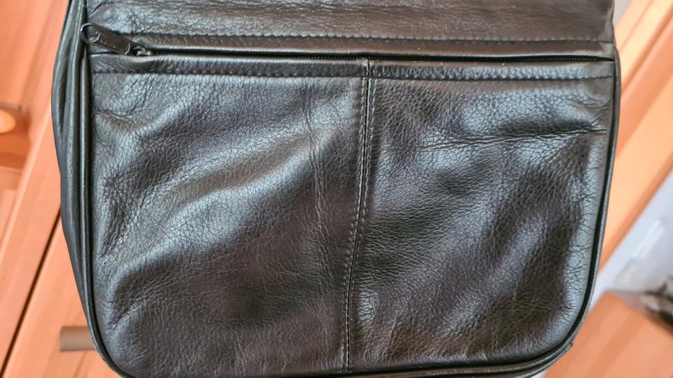 Echt Leder Handtasche Schultertasche schwarz in Harsum