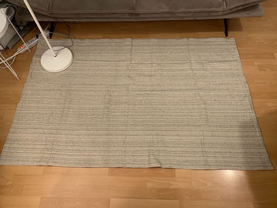 Dünner Teppich von Ikea, Tiphede, neu in beige schwarz in Hamburg