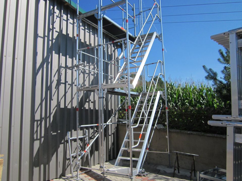 Gerüst-Podest-Treppe mit Außengeländer für 2,57m Feld MJ Neu in Vohenstrauß
