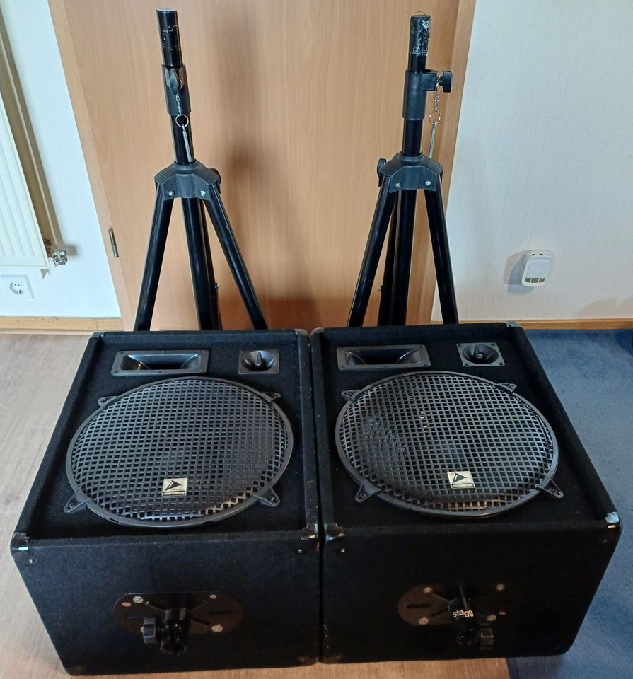 2 McVoice Boxen DJ-Pro 15 mit Ständer in Andernach