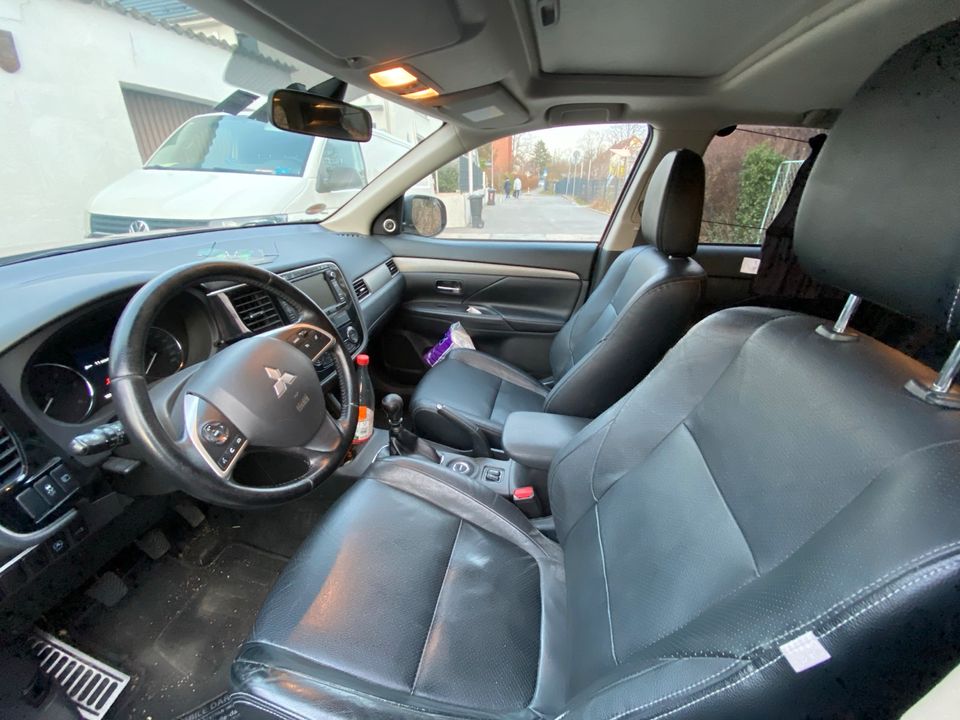 Mitsubishi Outlander 2,2 TDi, 4WD, 7-Sitzer, AHK, TUV NEU in Nürnberg (Mittelfr)