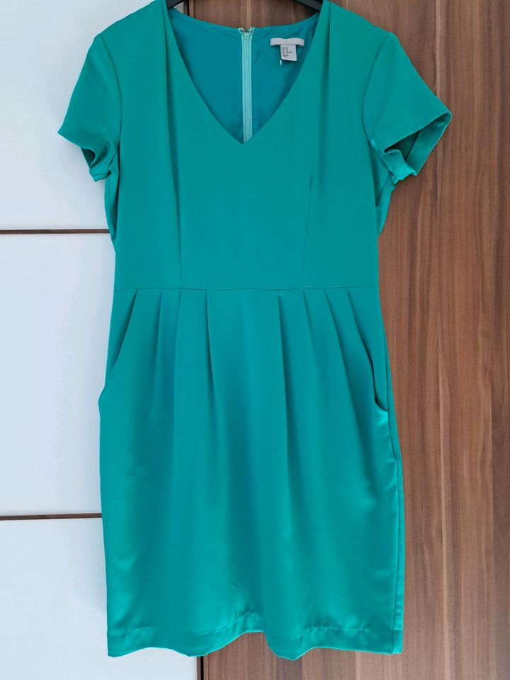 Damen Kleid H&M 40 in Pattensen