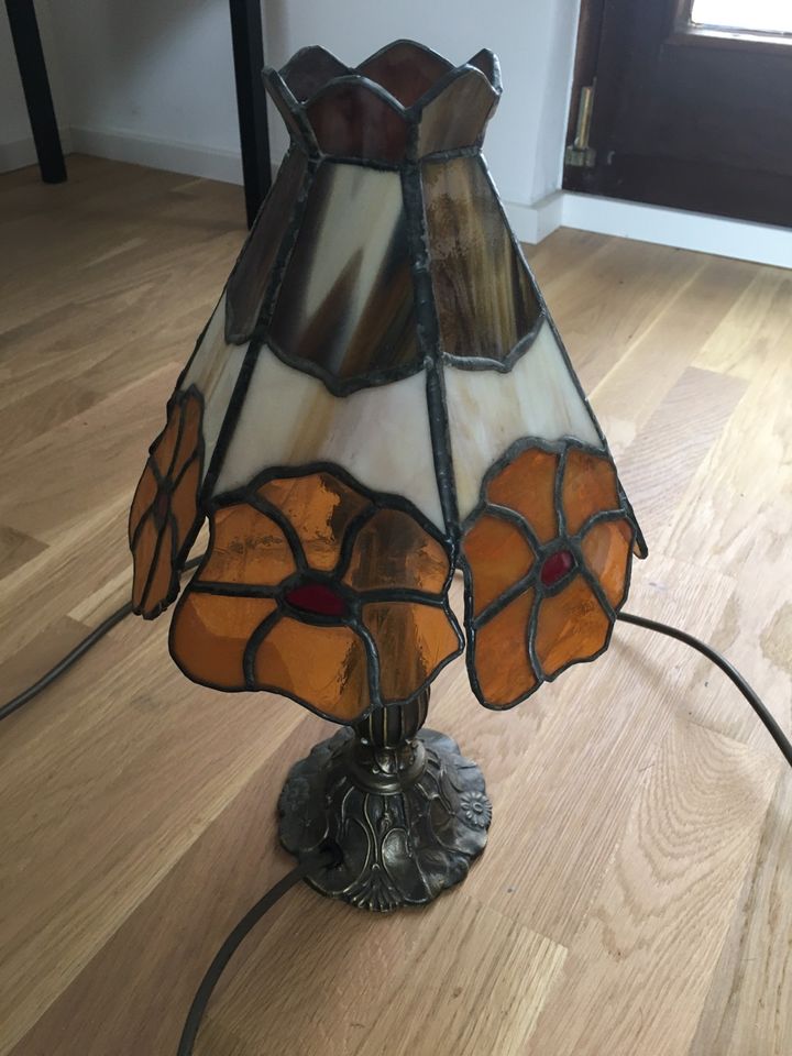 Lampe Leuchte braun, weiß, Schirm aus Glasstücken Handarbeit in Köln