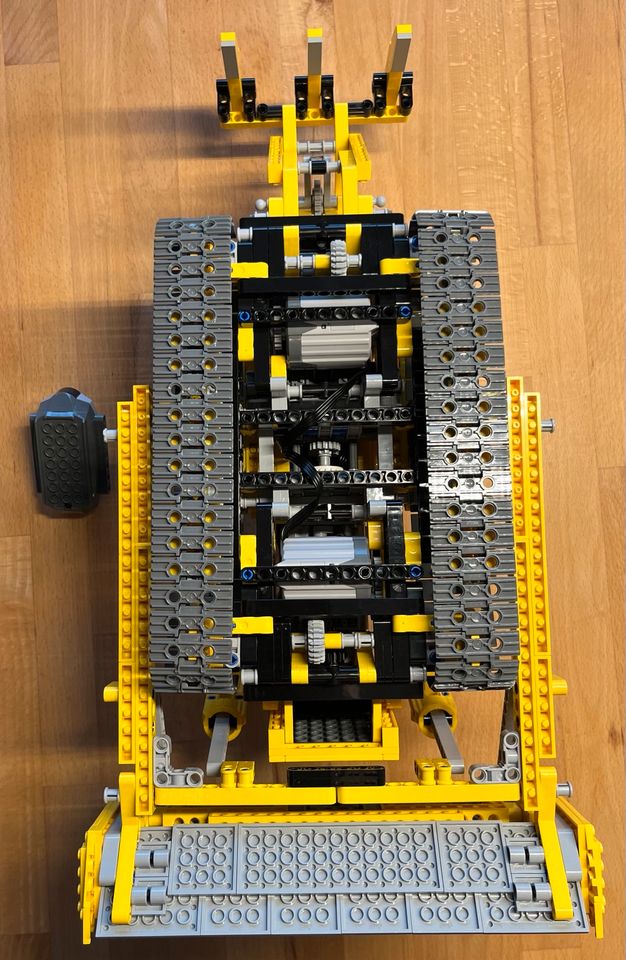 Lego Technic 8275 Bulldozer neuwertig mit OVP in Velbert