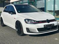 Volkswagen Golf GTI Performance 2.0 TSI NAVI+KAM+PANO+PDC+ Hessen - Ebsdorfergrund Vorschau