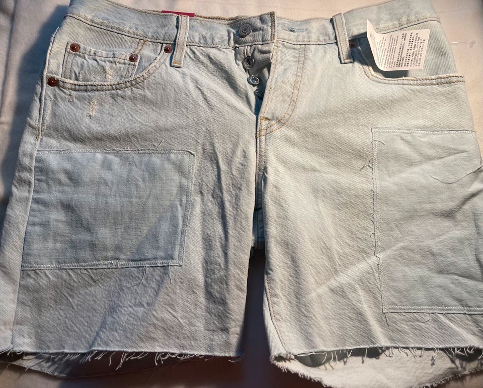 Levi’s Jeans Shorts + Hollister Jeans Shorts und weitere in Frankfurt am Main