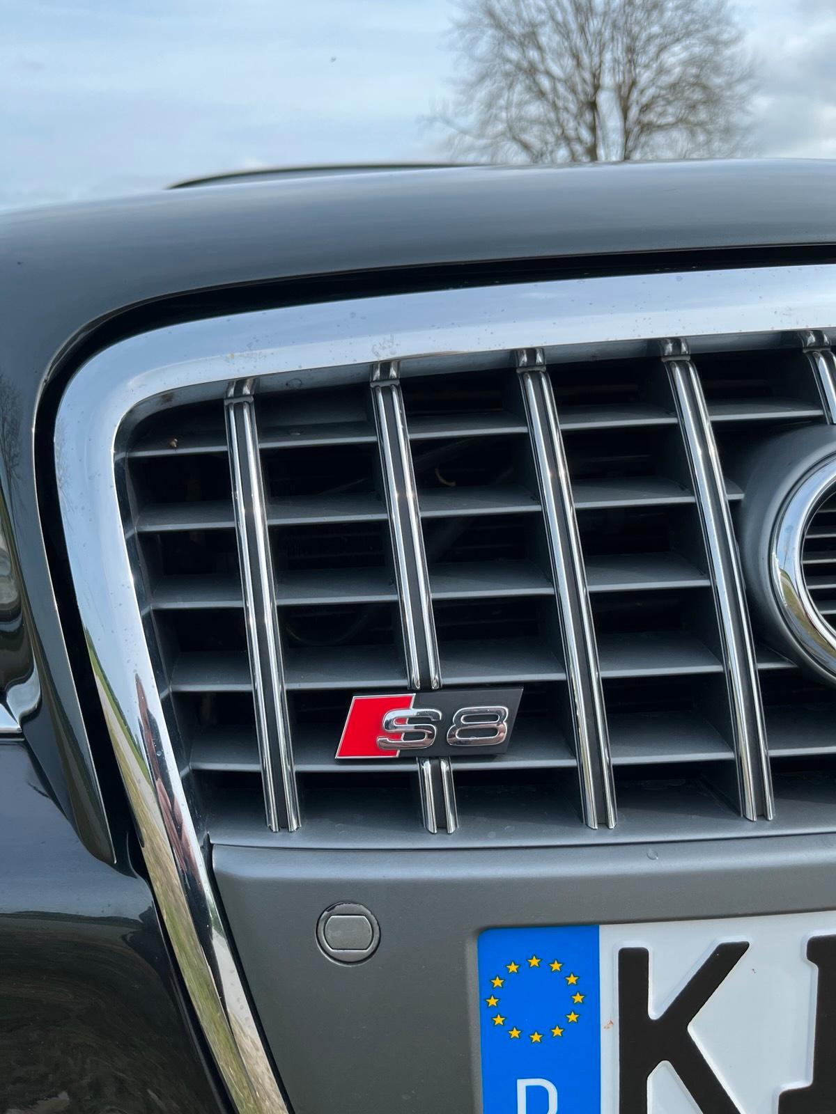 Abbildung des Autos Audi S8 D2 in D3 Optik! …