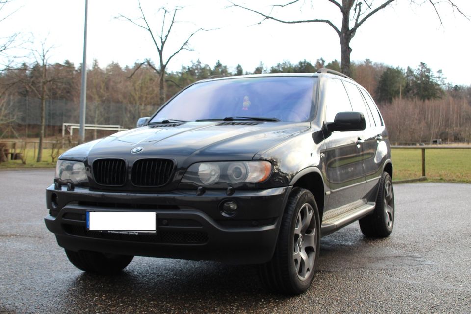 BMW X5 4,4i Allrad, Klima, Schiebedach, abnehm. AHK, 8 fach in Bad Herrenalb