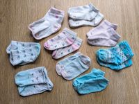 Füßlinge Set Sneaker Socken Gr.86/92 Nordrhein-Westfalen - Olsberg Vorschau