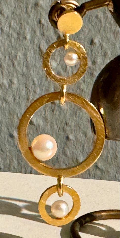 18 Karat Gold-Ohrringe mit Perlen, Einzelstücke von Goldschmied in Berg