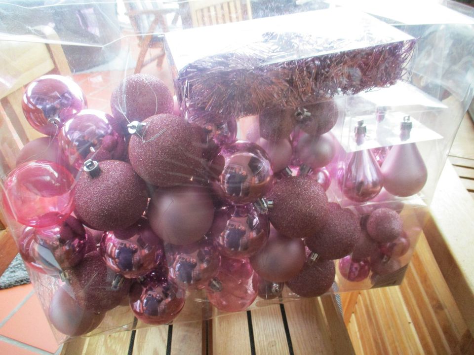 Weinachtskugeln Starter-Set aus Kunstoff rosa pink in Marl