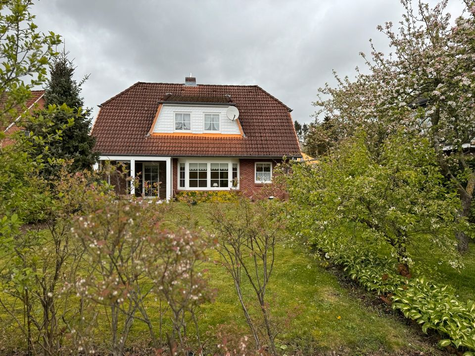 Einfamilienhaus mit Stallgebäude und potentiellem Bauplatz! in Elmshorn