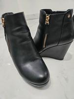 Keilstiefelette Stiefel Boots Keilabsatz Hessen - Lollar Vorschau