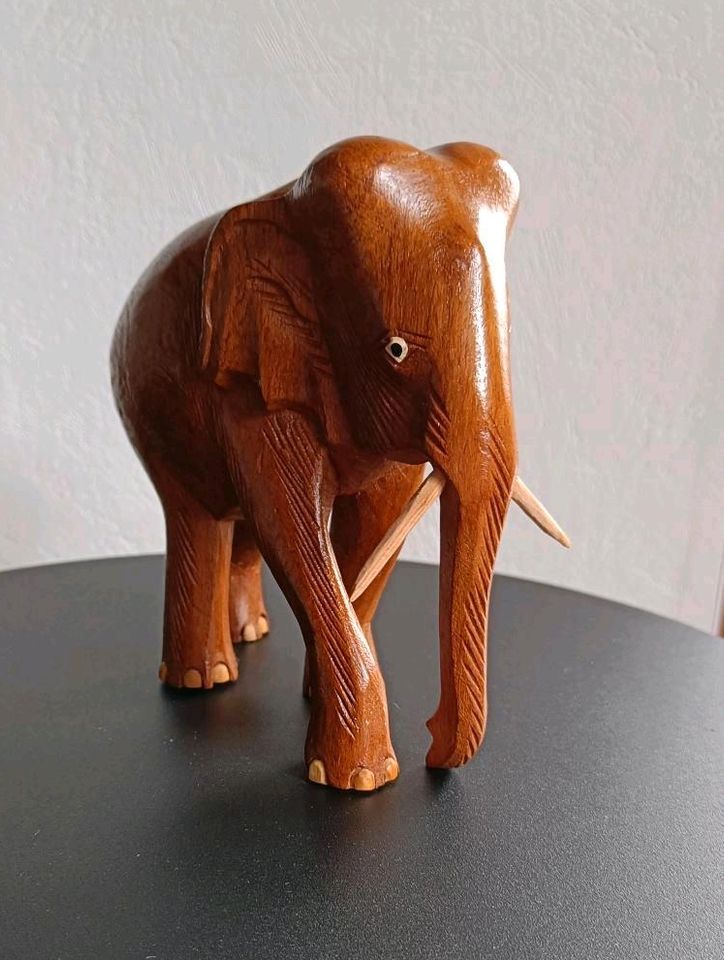 Deko Elefant aus Holz in Mühlheim an der Donau