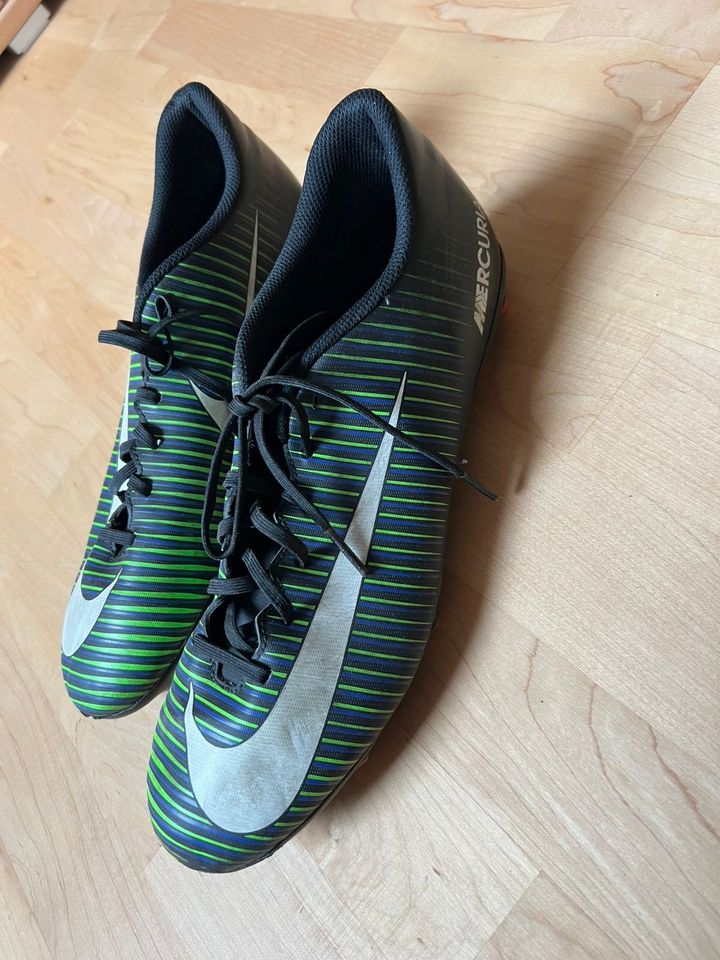 Nike Fußballschuhe - Stollen - Größe 45 in Erharting