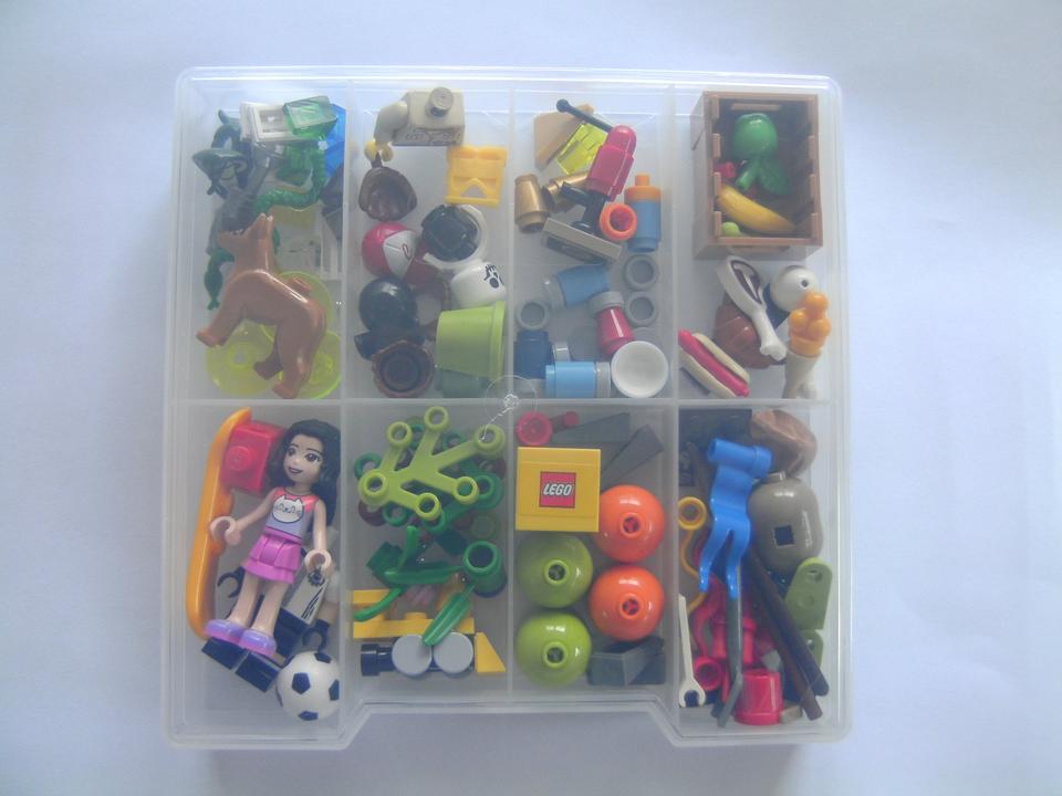 Lego Minifigur + Zubehör +Kleinteile im Sortierkasten Wundertüte in Lohmar