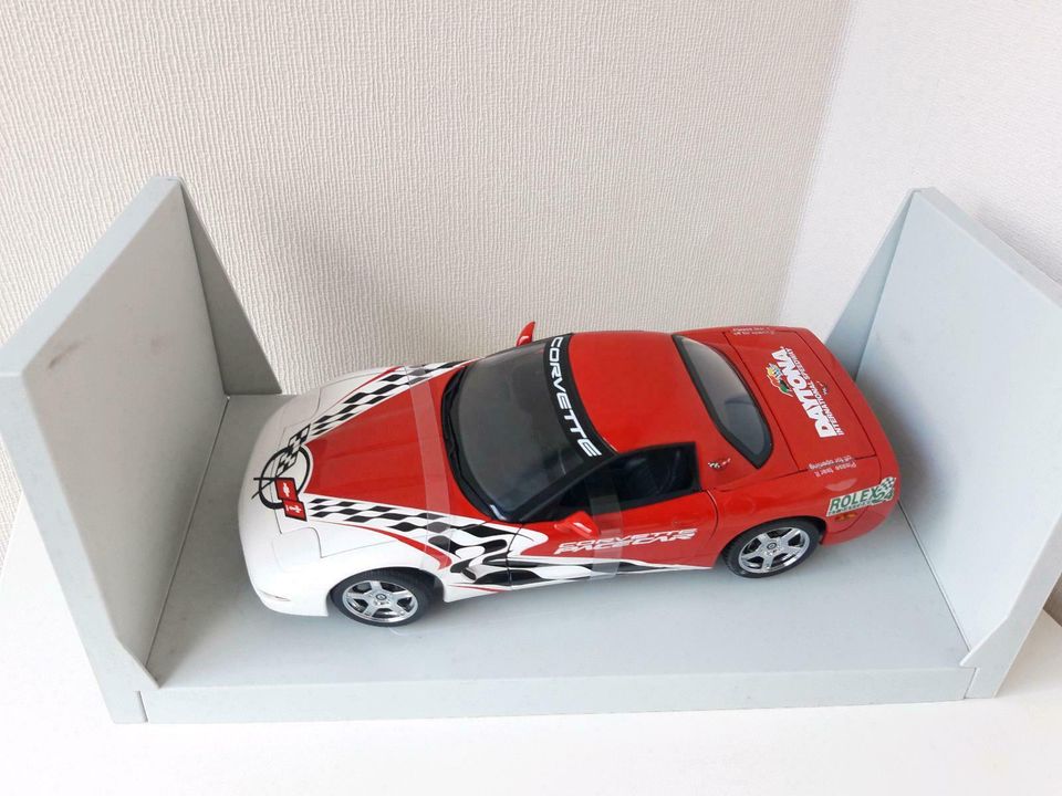 Chevrolet Corvette C5 Pace Car Daytona 99 1:18 UT Models OVP in Naumburg 