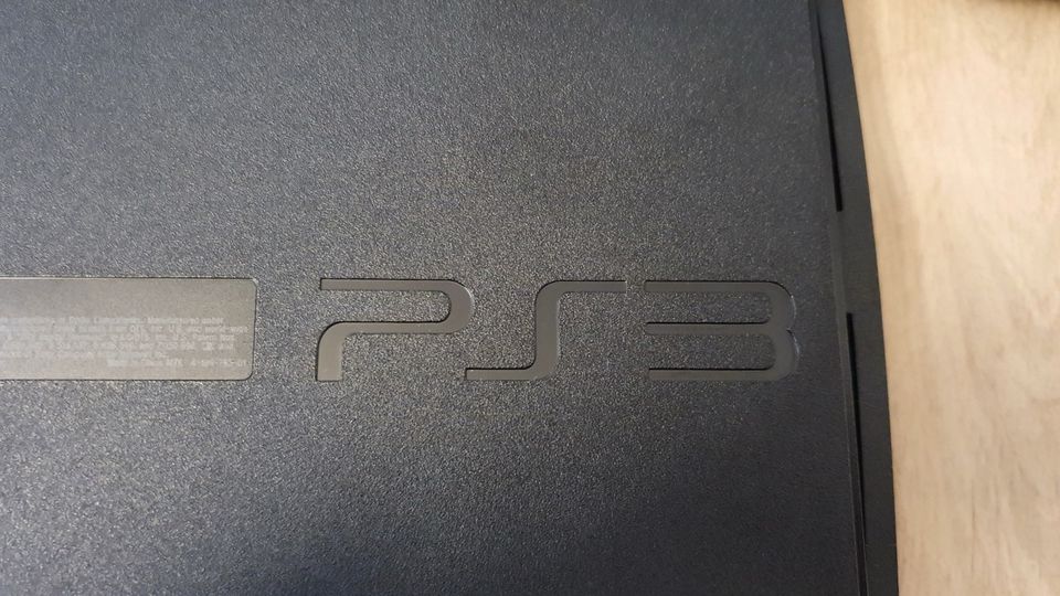 PlayStation 3 mit 8 Spielen und 2 Controller in Allersberg