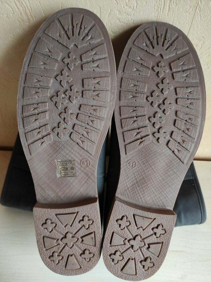 neue, schöne, flache, vegane Stiefeletten, Da-Schuhe grau, Gr. 41 in Battenberg