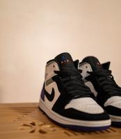Air Jordan 1 Mid – Weiß/Lila/Grau – Top Zustand – Größe 40 Mitte - Wedding Vorschau