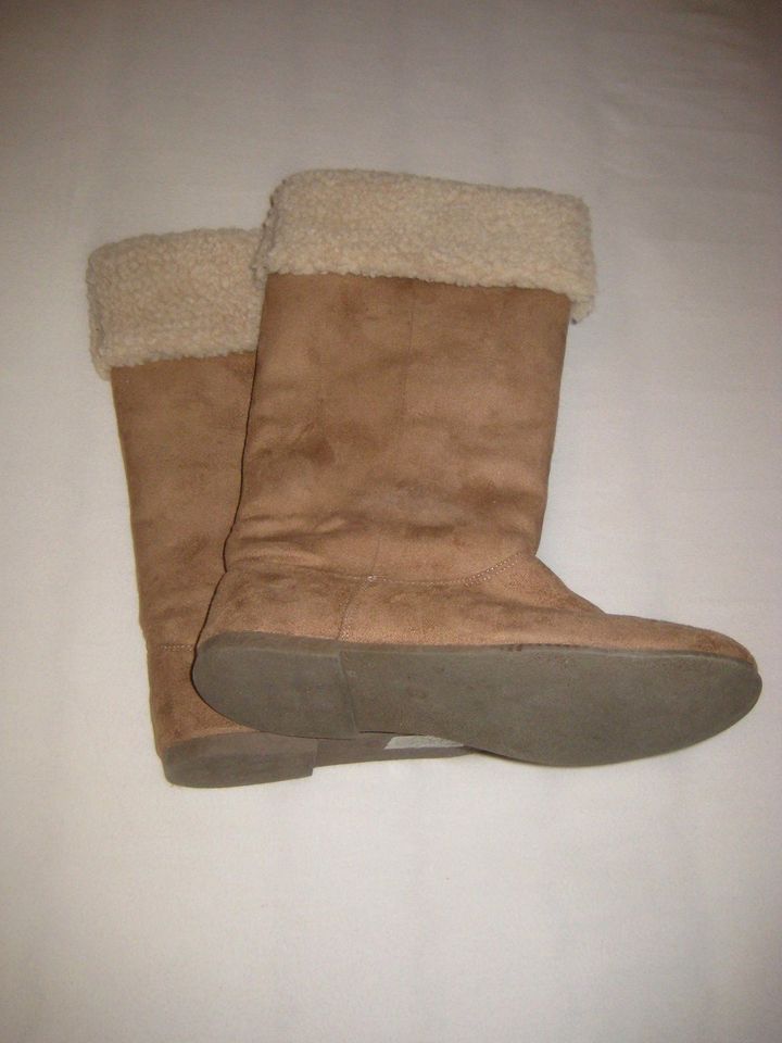 Neue! H&M Stiefel, Teddyfell, Pocahontas, warm, hellbraun, Gr. 39 in Berlin