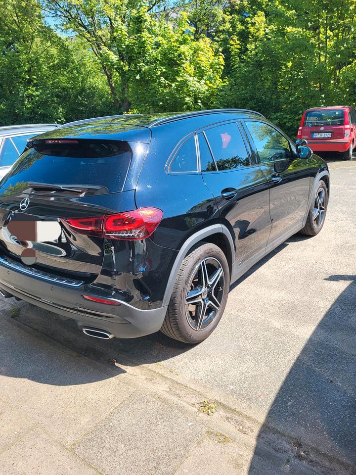 Mercedes Benz GLA 200 FAHRSCHULWAGEN in Hamburg