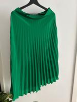 Bershka Plissee Rock Plisseerock asymmetrisch grün lang Satin S M Nordrhein-Westfalen - Greven Vorschau