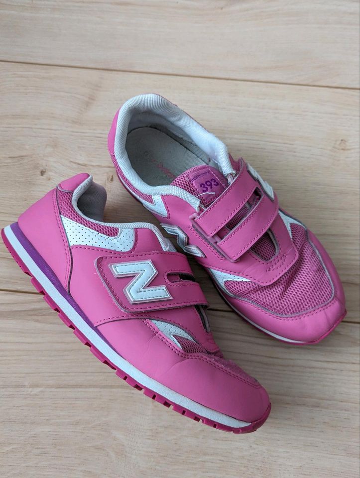 New Balance Sportschuhe 37 Schulsport Hausschuhe in Kassel