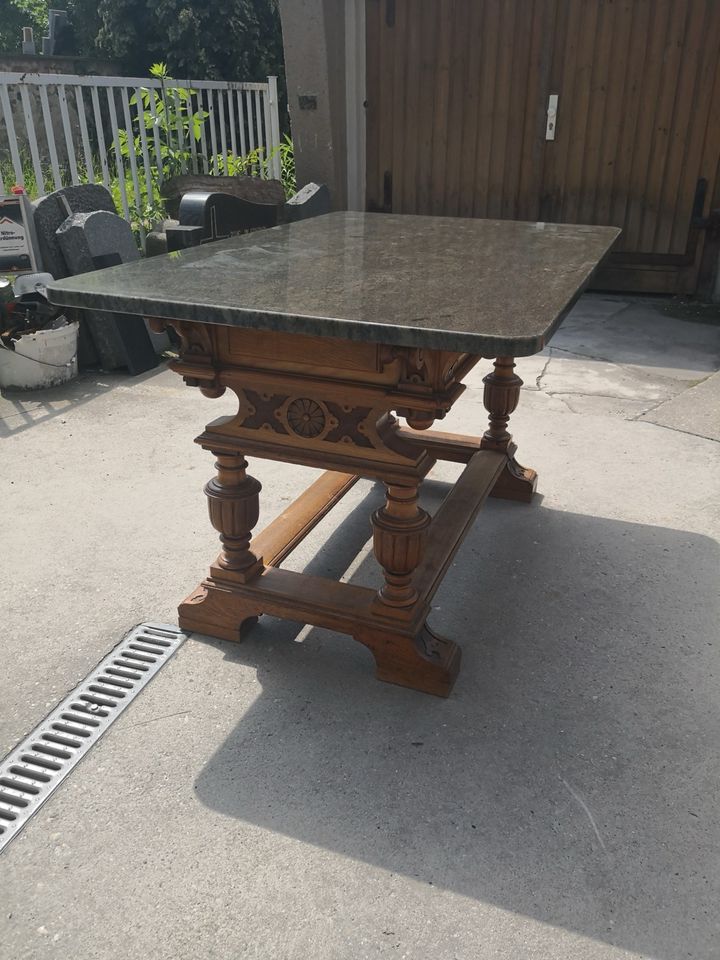 Tisch mit neuer Natursteinplatte und Vintage Tischgestell in Riesa