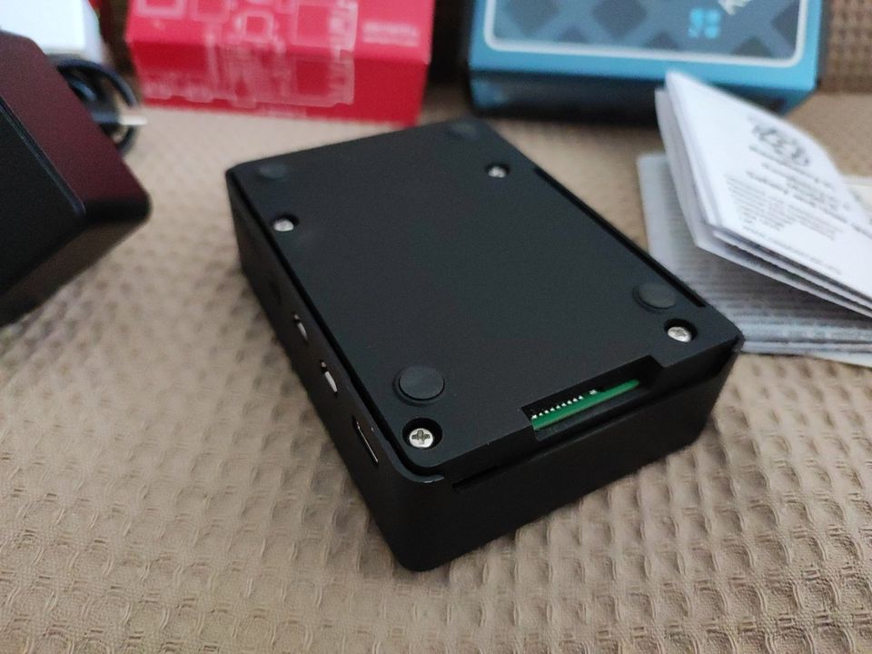 Raspberry Pi 4 Model B 4GB RAM Flirc Kodi Aluminium Case in Berlin