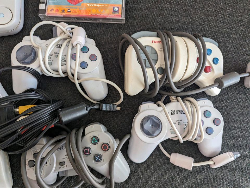 2 x Playstation 1 (SPCH-102) mit Zubehör und Spielen in München