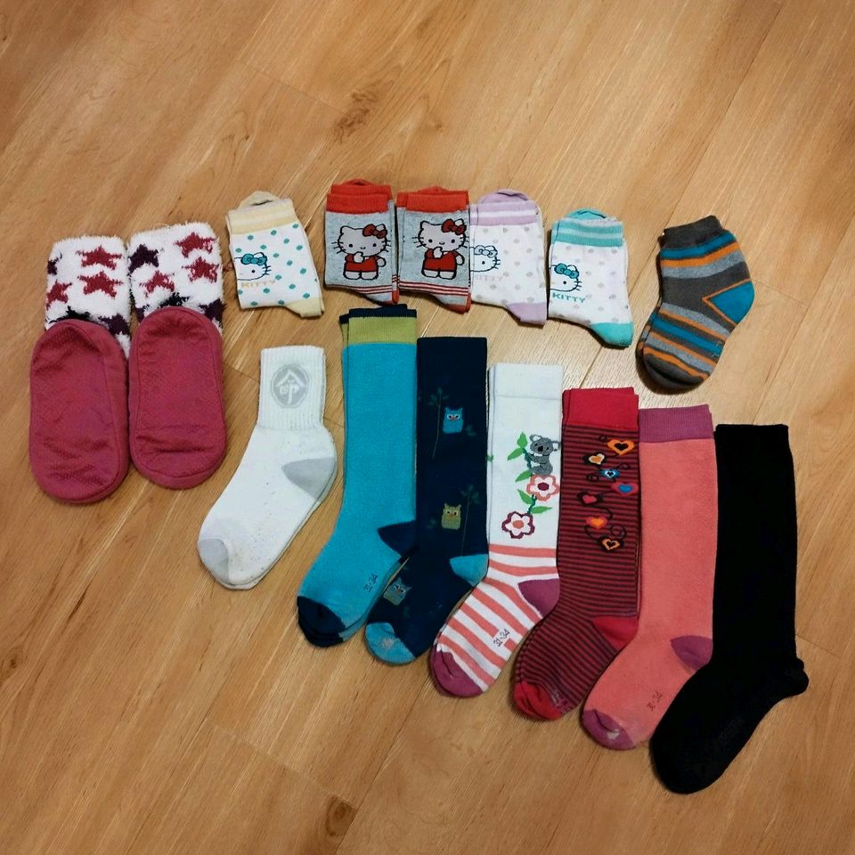 Set Socken, Kniestrümpfe, Hüttenschuhe Hello Kitty,Eulen, Koala in Neukirchen/Erzgeb