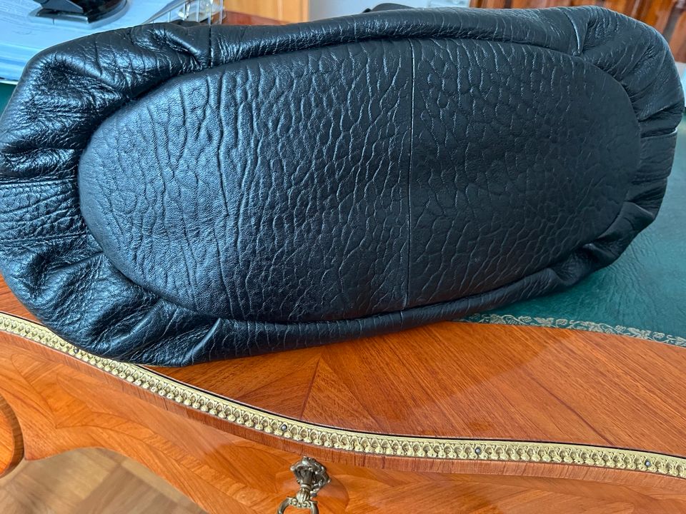 Aigner Damenhandtasche, groß in guten Zustand in Köln