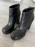 Schuhe hohe Schuhe Stiefeletten Stiefel Boots 40 schwarz h&m Kiel - Hassee-Vieburg Vorschau