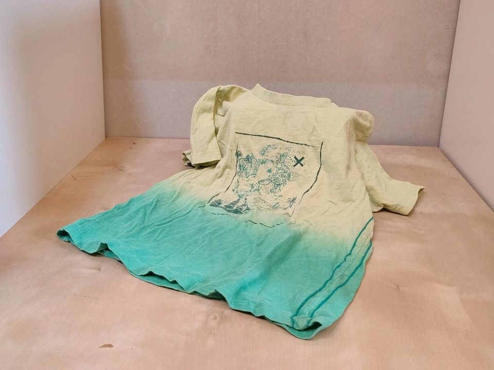 T-Shirts, Sweaters, Pyjamas, Body's 86/92, 1.5-2 Jahre in Hochheim am Main