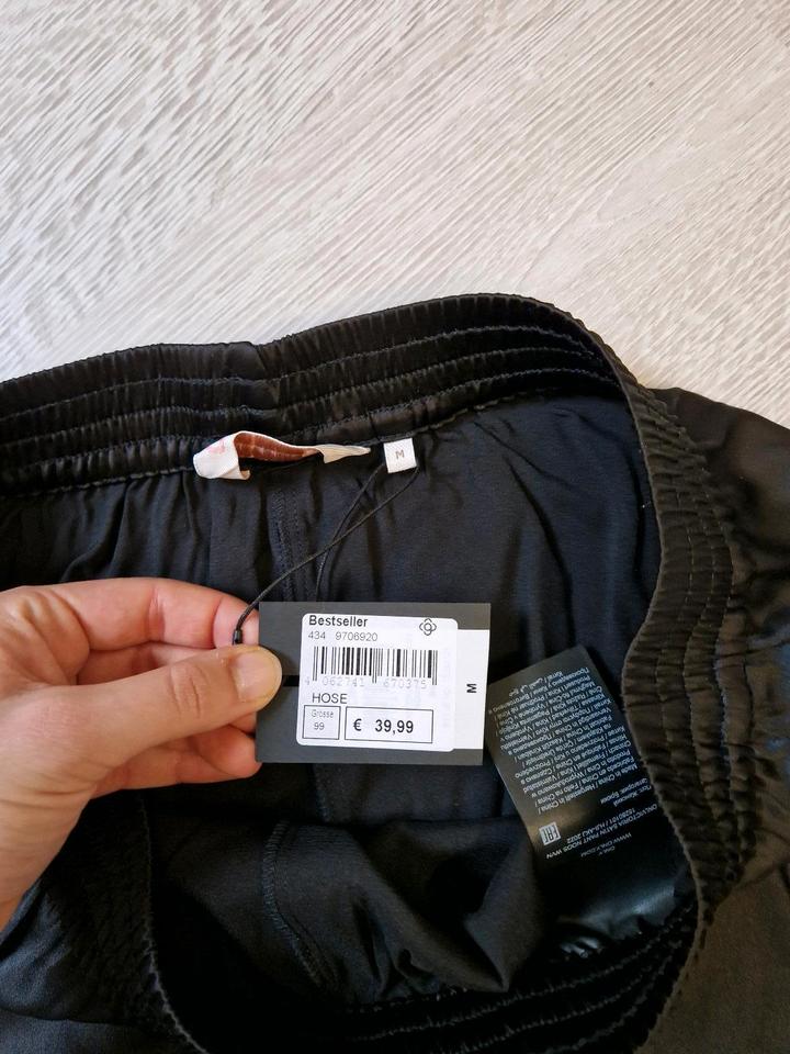 Only Stoffhose Hose schwarz Glanzoptik Gr. M Neu mit Etikett in Schweinfurt