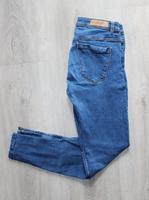 • Röhrenjeans in dark blue von Zara in Größe 38 Hessen - Usingen Vorschau