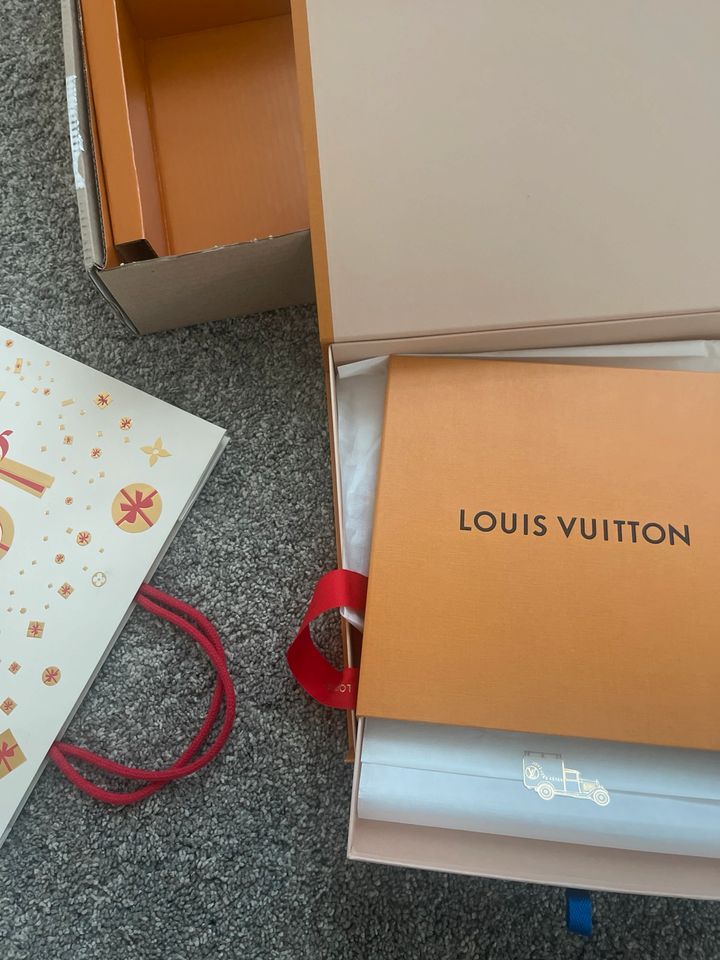 Louis Vuitton Verpackung Boxen Original in Landau a d Isar