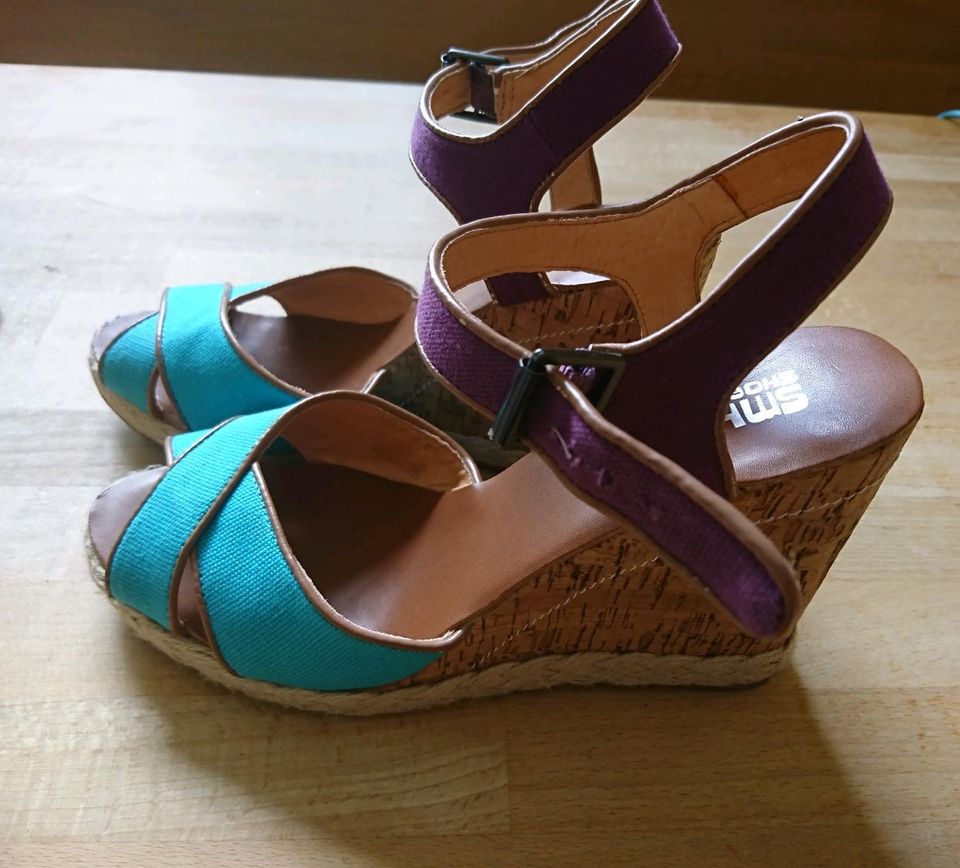 Wedges Schuhe mit Keilabsatz in Frickenhausen