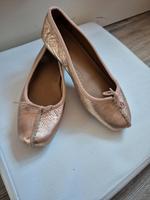 Clarks Ballerina Leder rosé-metallic Gr. 39 NEU Sachsen - Wermsdorf Vorschau