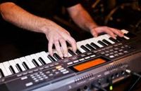 SUCHE: Keyboarder/in für Oldie / Hobbyband / Proberaum vorhanden Bayern - Weisendorf Vorschau