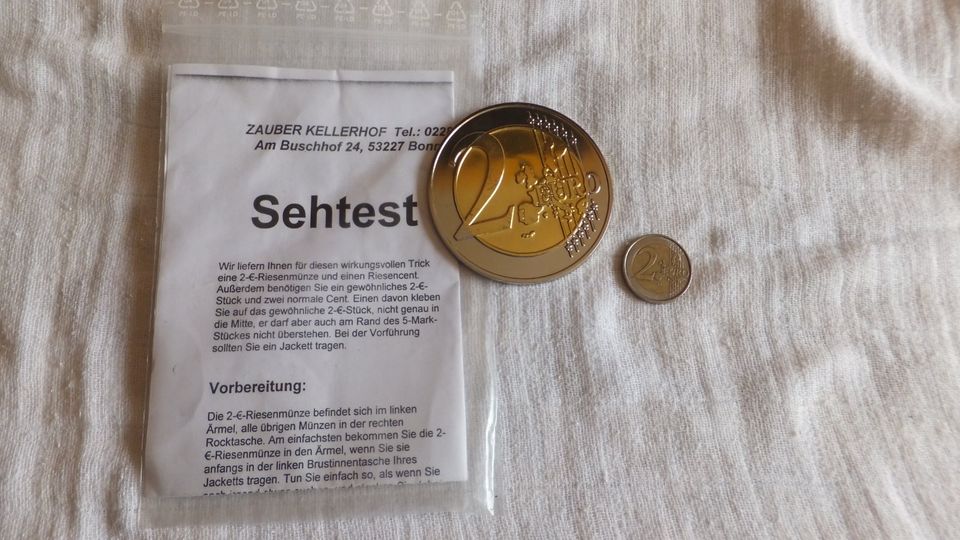 Sehtest mit Riesenmünze (Zaubertrick) in Coswig