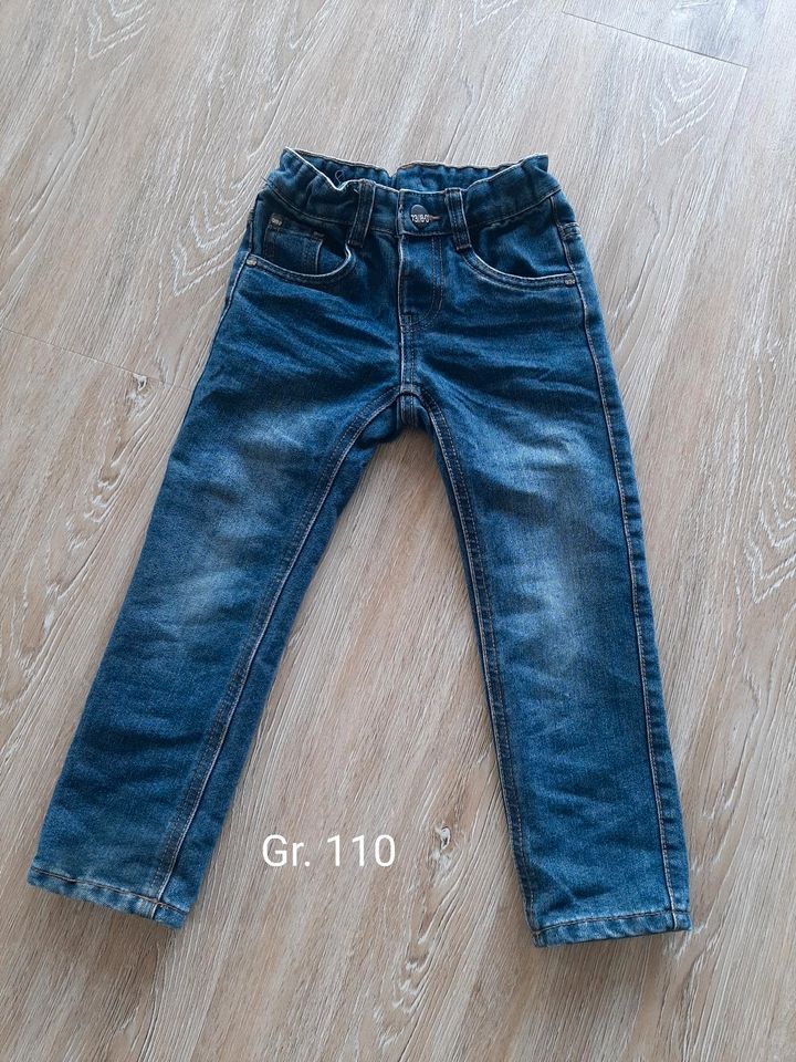 Schmale Hosen Gr. 110 in Ihlow