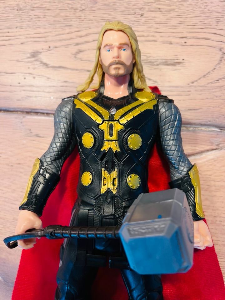 Thor Avengers Figur Hasbro mit Sound Titan Hero Tech in Hamburg