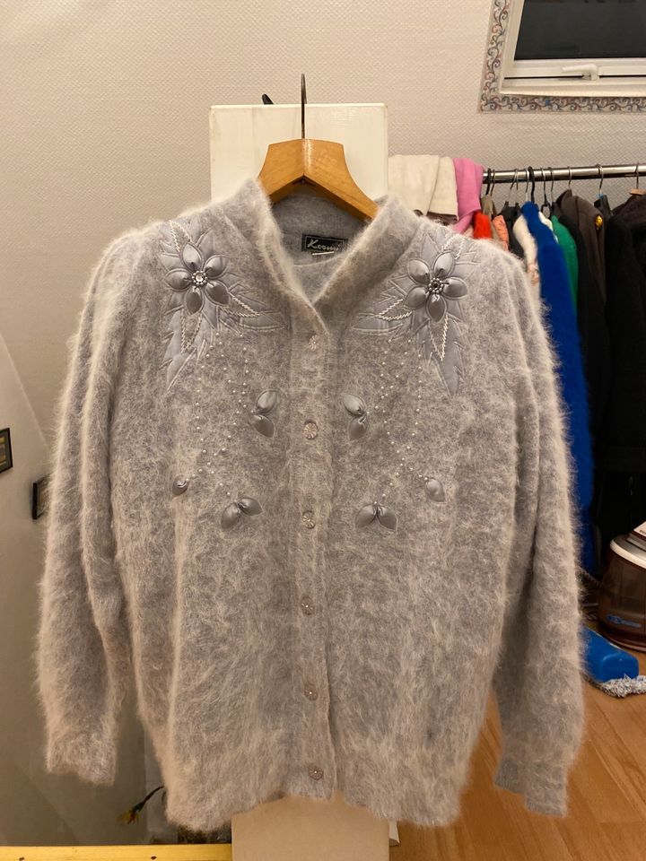 Sehr schicker Angora Pullover mit passender Jacke M/L in Bremerhaven