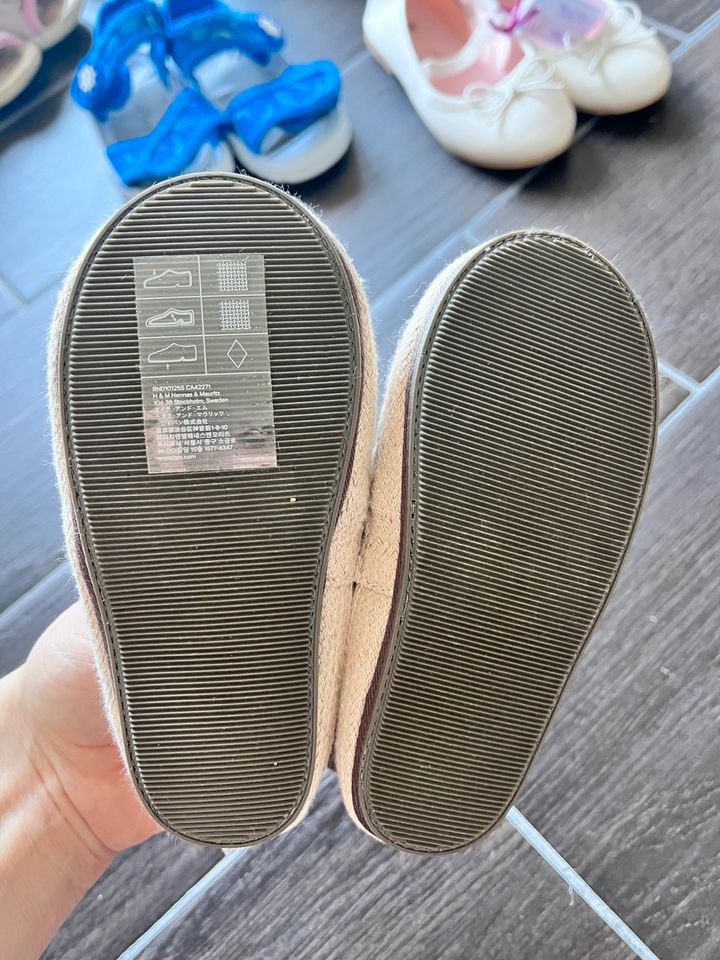 H&M Slipper Moccasin neu Gr. 23 in Ummendorf