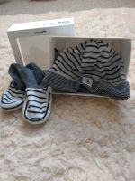 Petit Bateau Set Mütze und Babyschuhe Gr. 67 cm/ 6 Monate Hessen - Niddatal Vorschau